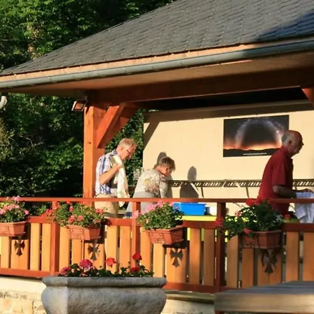 Accueillant Animaux - 7 Pers. - Api-1-52-2392 Camping Meyrueis